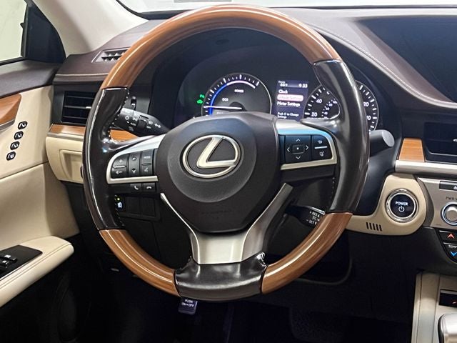 2016 Lexus ES 300h