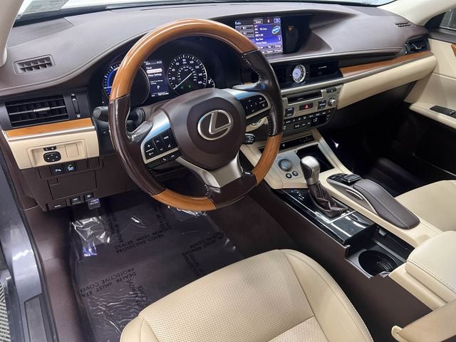 2016 Lexus ES 300h