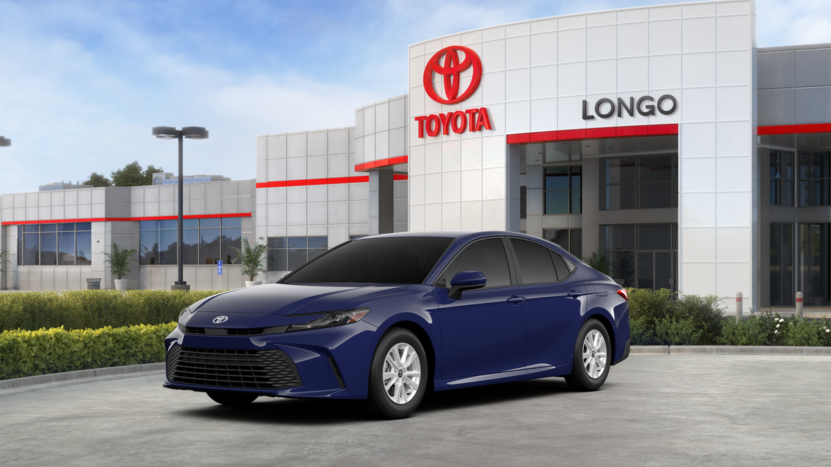 2026 Toyota Camry LE Hybrid's photo