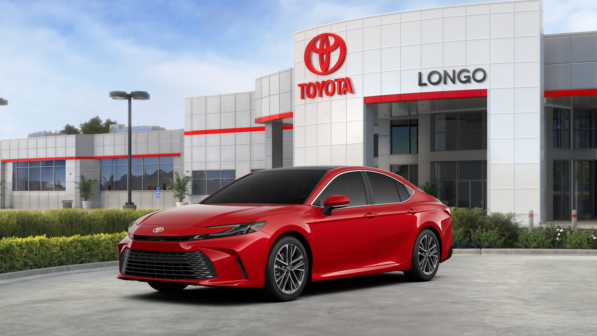 2026 Toyota Camry XLE Hybrid's photo