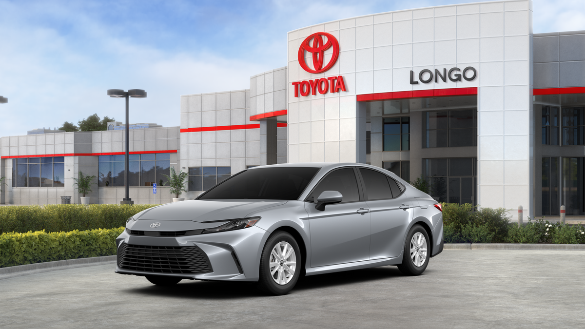 2026 Toyota Camry LE Hybrid's photo