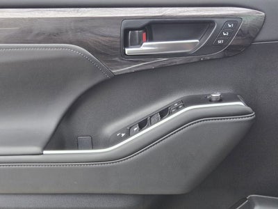 2026 Toyota Highlander Hybrid Platinum