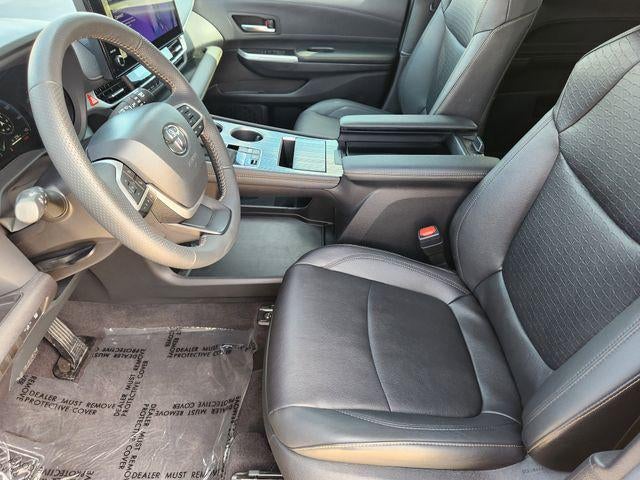2025 Toyota Sienna Woodland Edition 7 Passenger