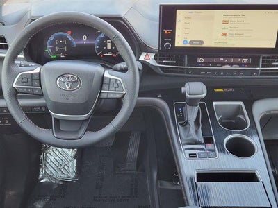 2025 Toyota Sienna Woodland Edition 7 Passenger