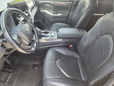 2021 Toyota Highlander Hybrid Platinum