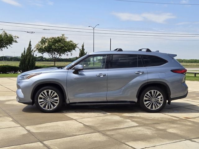 2021 Toyota Highlander Hybrid Platinum