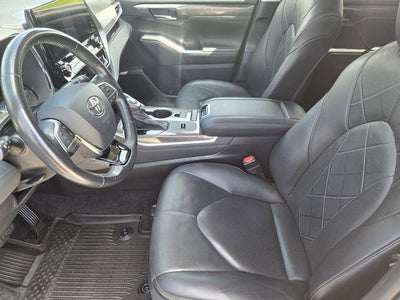 2021 Toyota Highlander Hybrid Platinum
