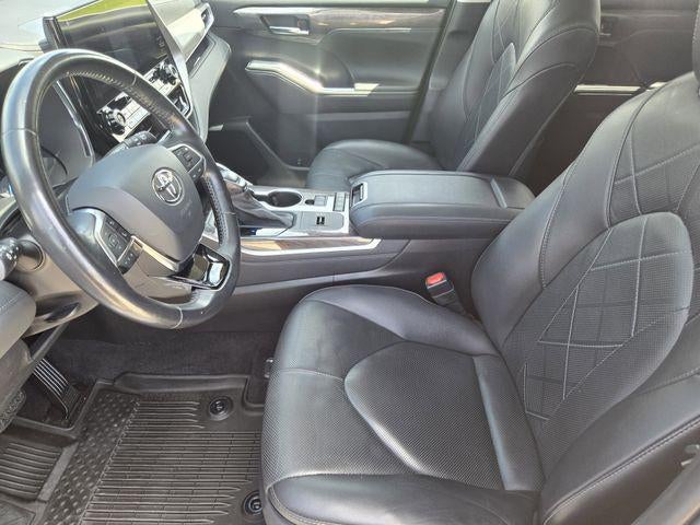 2021 Toyota Highlander Hybrid Platinum