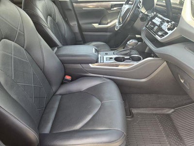 2021 Toyota Highlander Hybrid Platinum