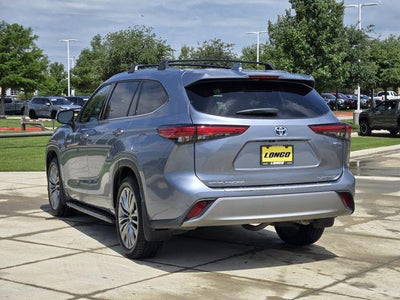 2021 Toyota Highlander Hybrid Platinum