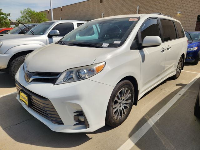 2018 Toyota Sienna XLE 8 Passenger