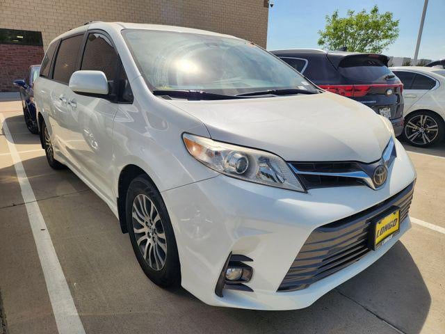 2018 Toyota Sienna XLE 8 Passenger