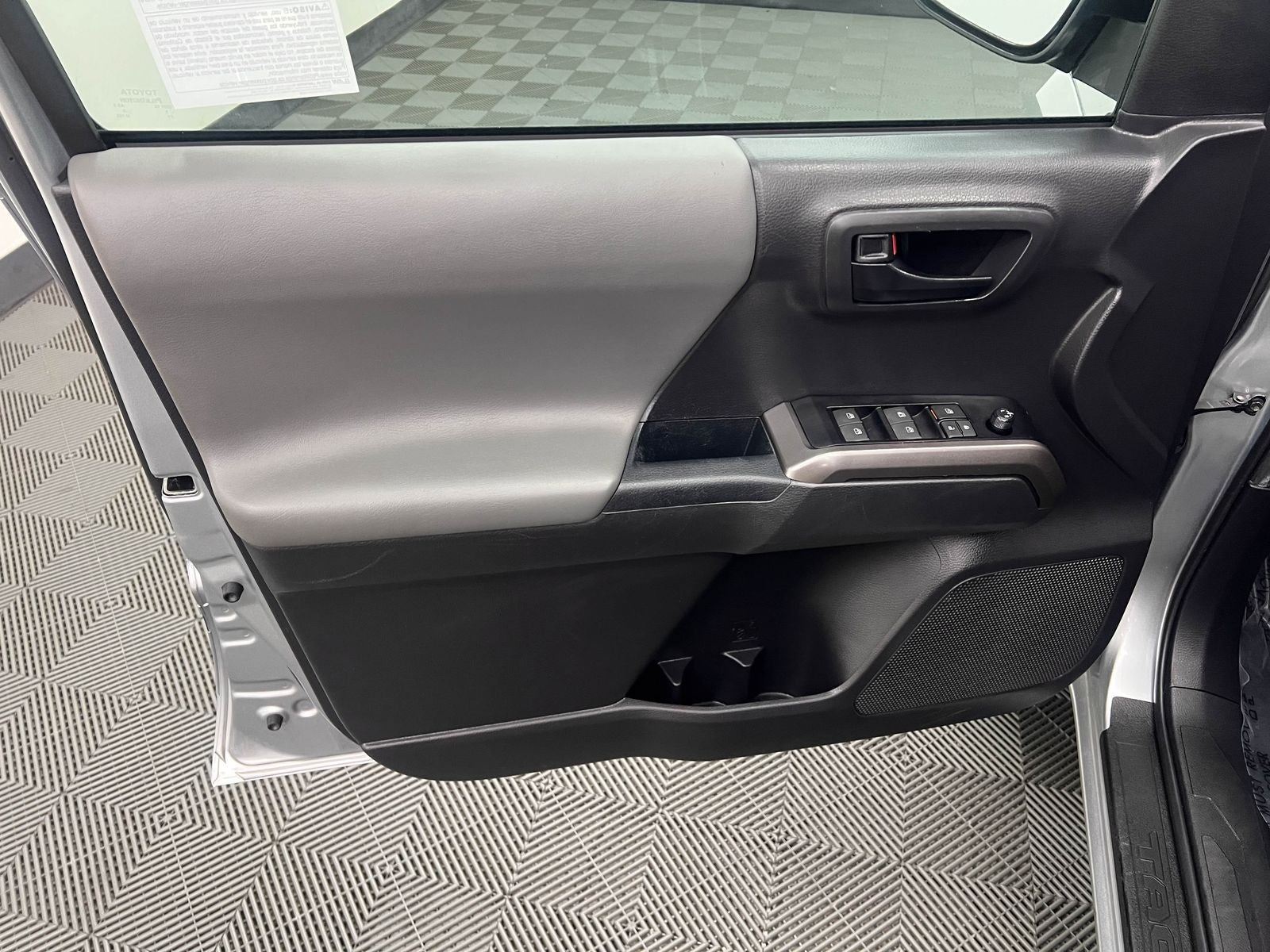 2022 Toyota Tacoma SR5 RWD