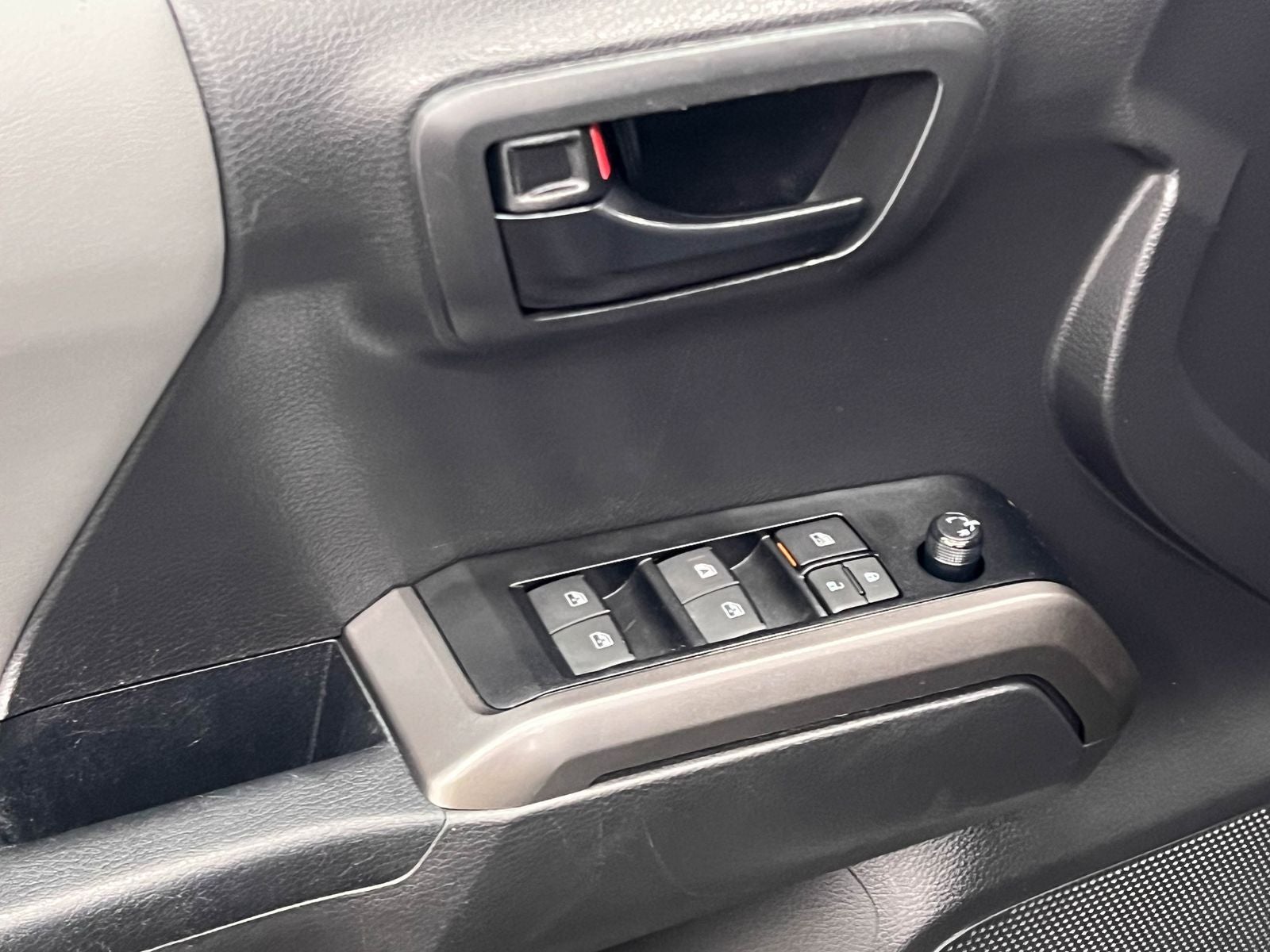 2022 Toyota Tacoma SR5 RWD