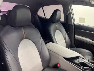 2020 Toyota Camry Hybrid XLE