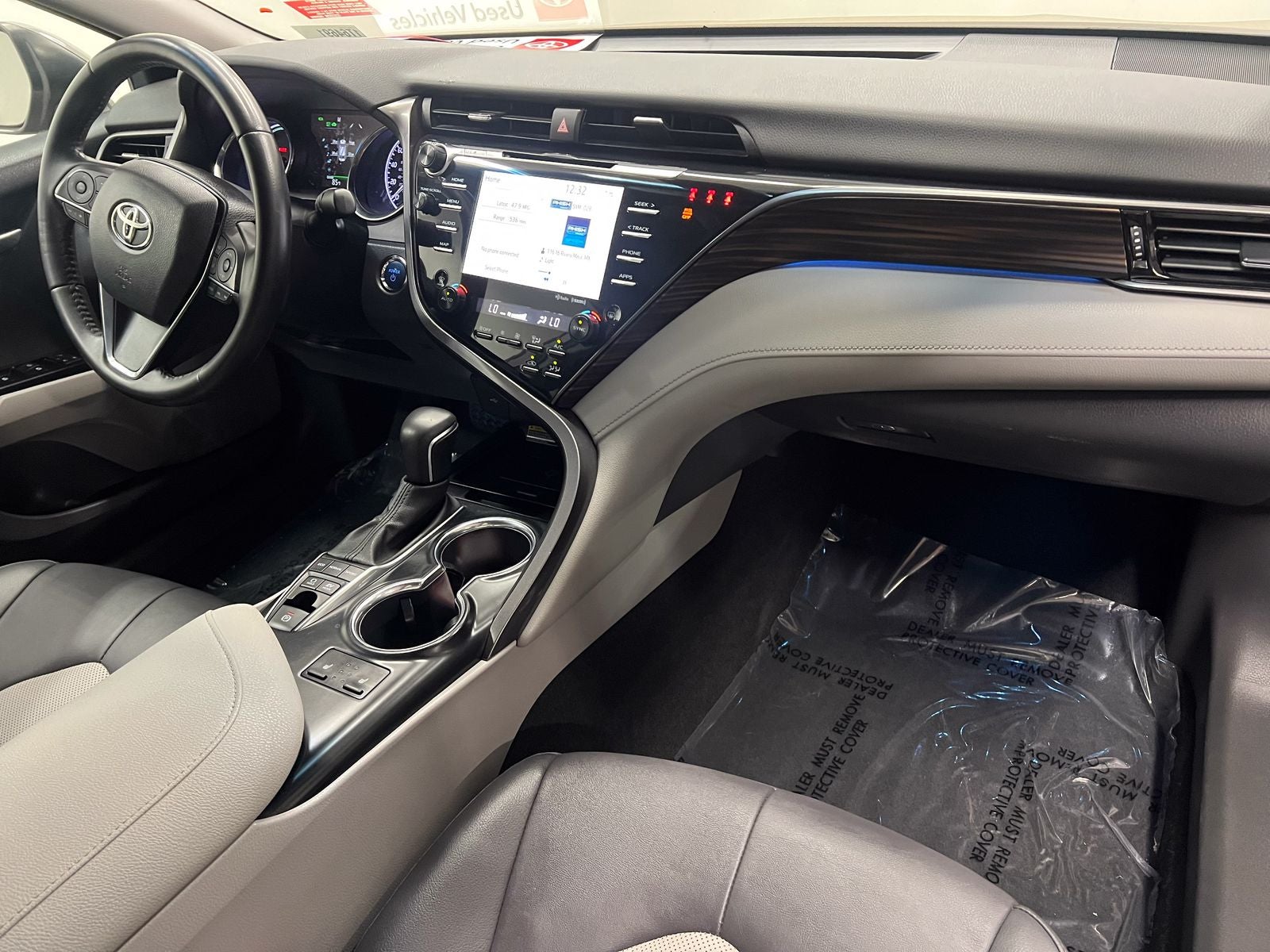 2020 Toyota Camry Hybrid XLE