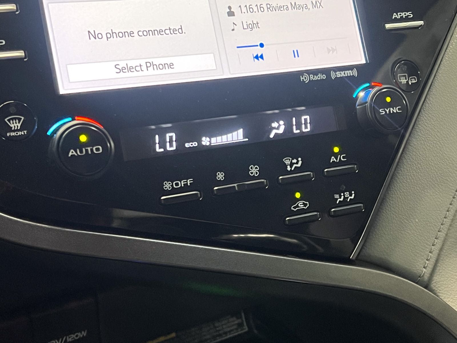 2020 Toyota Camry Hybrid XLE