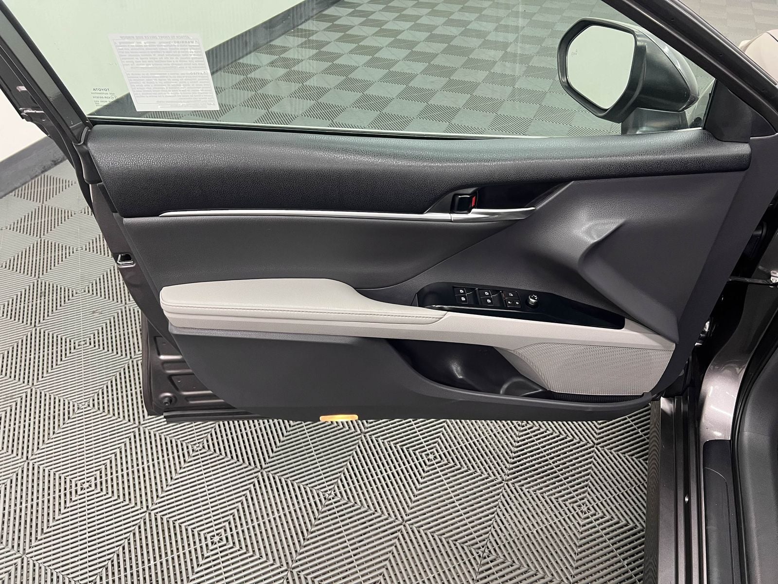 2020 Toyota Camry Hybrid XLE