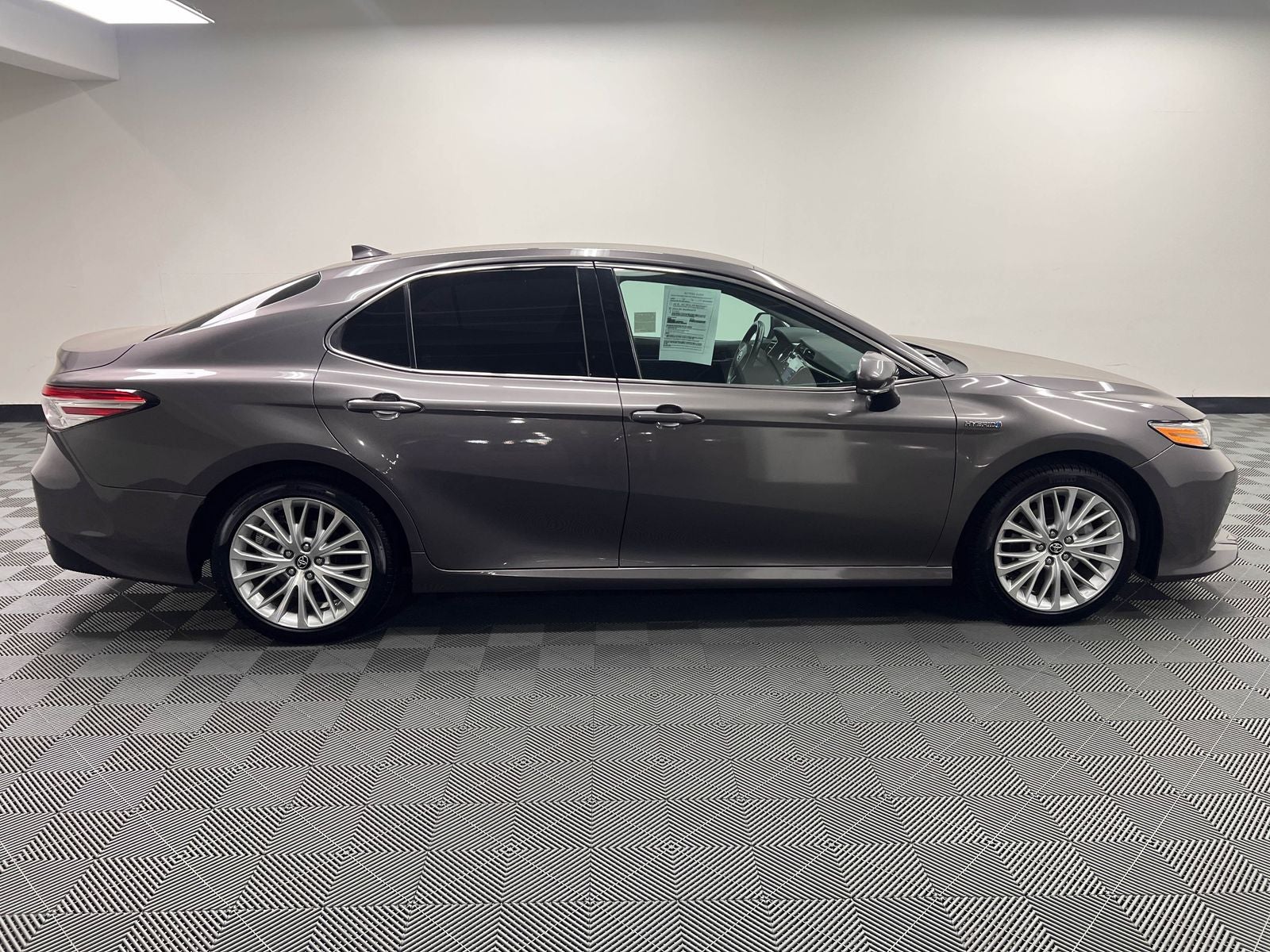 2020 Toyota Camry Hybrid XLE