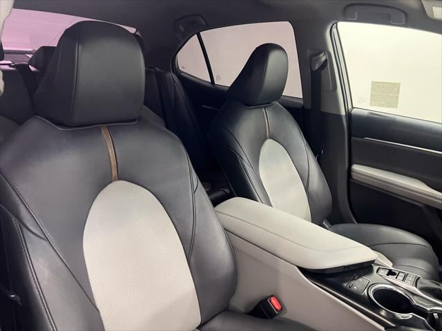 2020 Toyota Camry Hybrid XLE