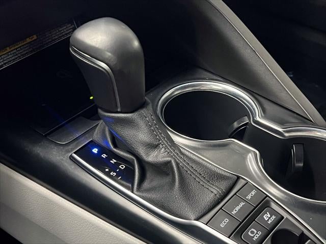 2020 Toyota Camry Hybrid XLE