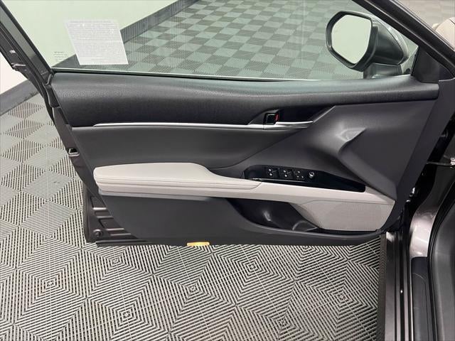 2020 Toyota Camry Hybrid XLE