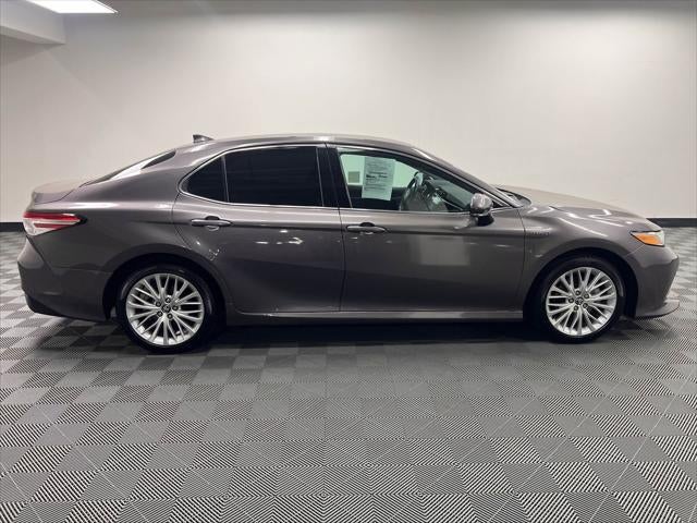 2020 Toyota Camry Hybrid XLE