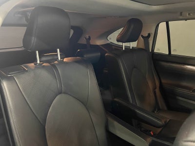 2023 Toyota Highlander Hybrid Platinum
