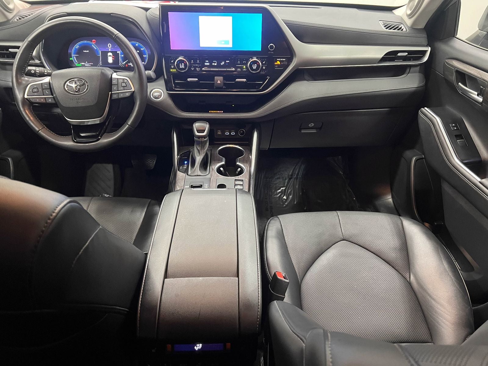 2023 Toyota Highlander Hybrid Platinum