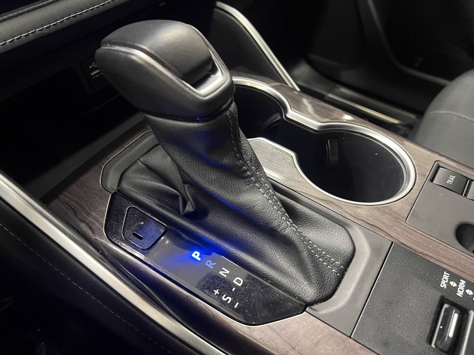 2023 Toyota Highlander Hybrid Platinum