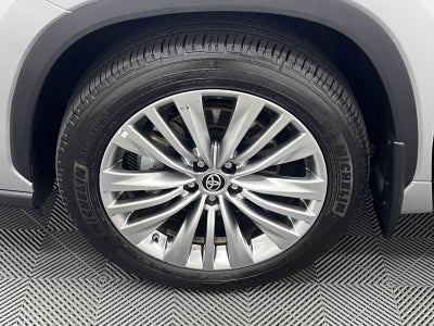 2023 Toyota Highlander Hybrid Platinum