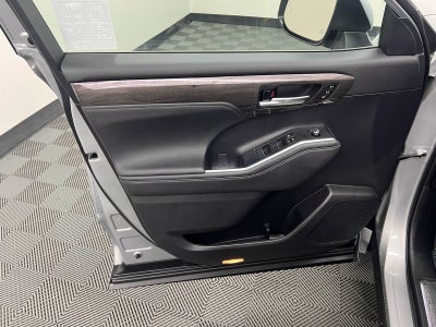 2023 Toyota Highlander Hybrid Platinum