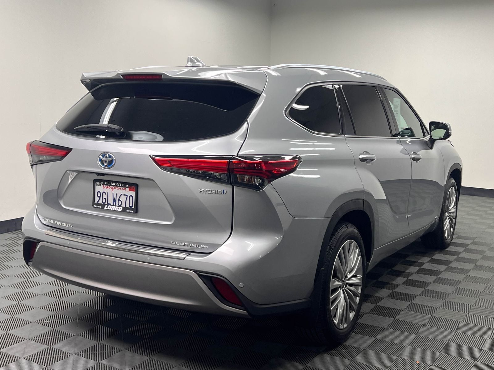 2023 Toyota Highlander Hybrid Platinum