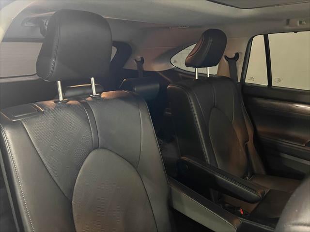 2023 Toyota Highlander Hybrid Platinum