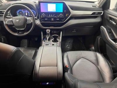 2023 Toyota Highlander Hybrid Platinum