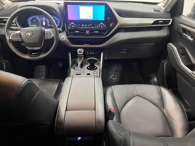 2023 Toyota Highlander Hybrid Platinum