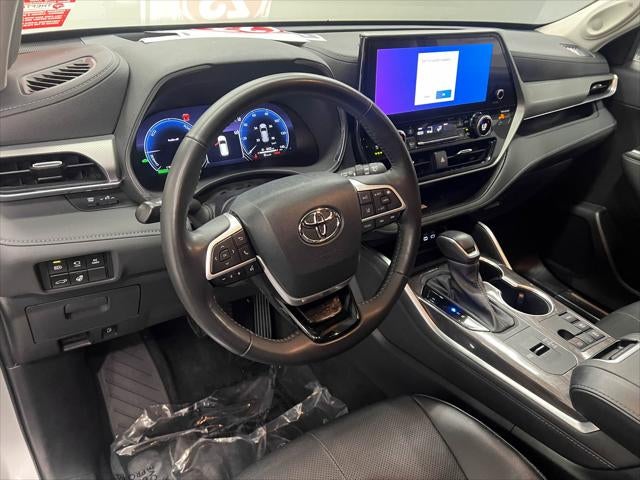 2023 Toyota Highlander Hybrid Platinum