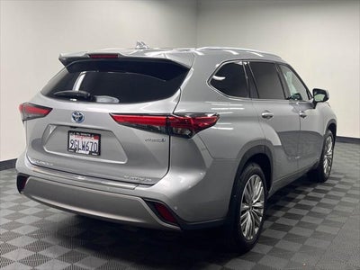 2023 Toyota Highlander Hybrid Platinum