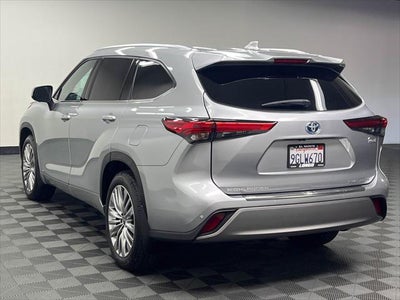 2023 Toyota Highlander Hybrid Platinum