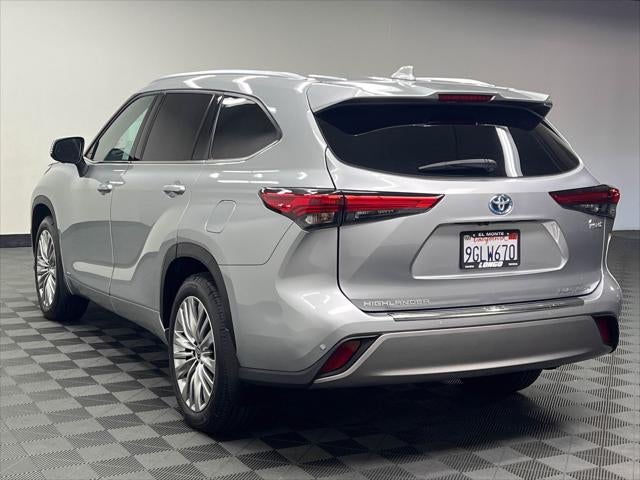 2023 Toyota Highlander Hybrid Platinum
