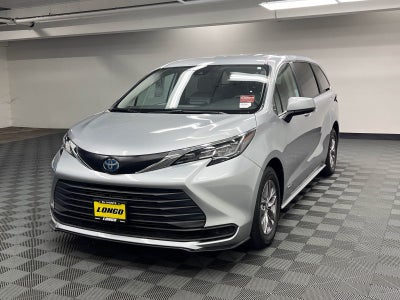 2021 Toyota Sienna LE 8 Passenger