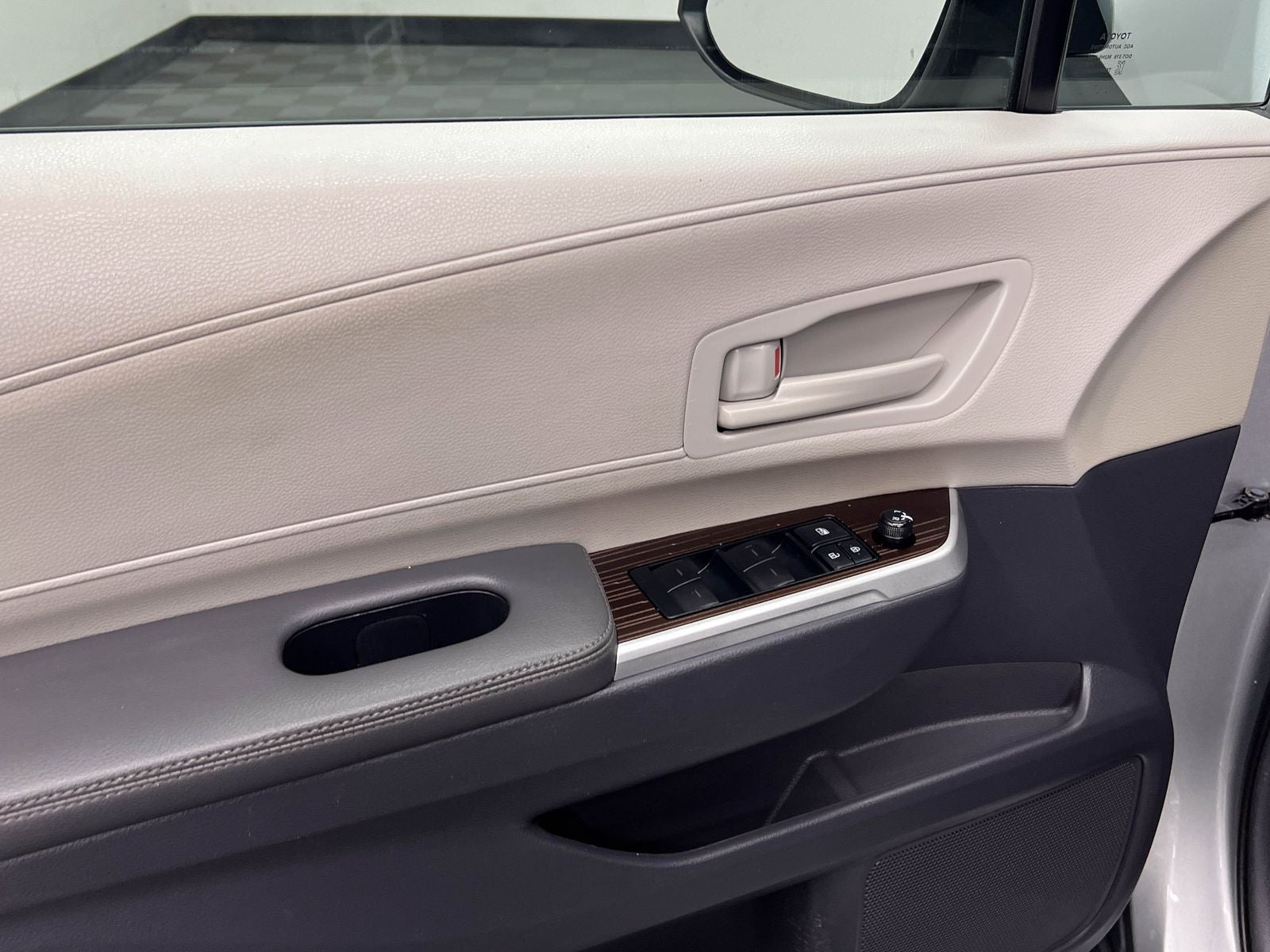 2021 Toyota Sienna LE 8 Passenger