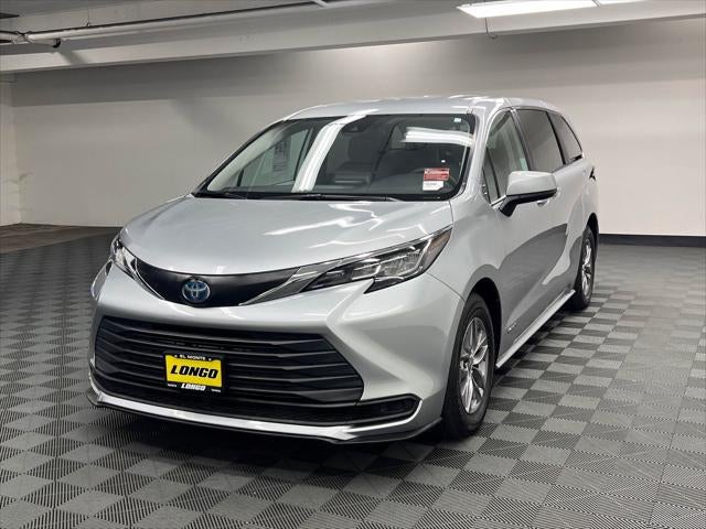 2021 Toyota Sienna LE 8 Passenger
