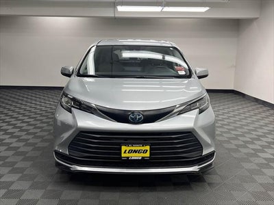 2021 Toyota Sienna LE 8 Passenger