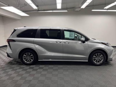 2021 Toyota Sienna LE 8 Passenger