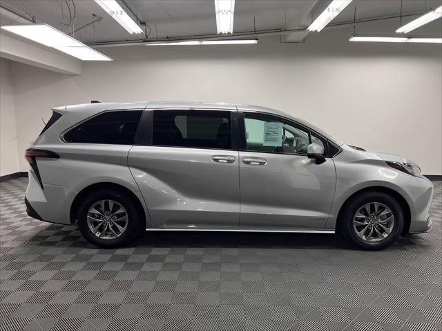 2021 Toyota Sienna LE 8 Passenger