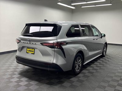 2021 Toyota Sienna LE 8 Passenger
