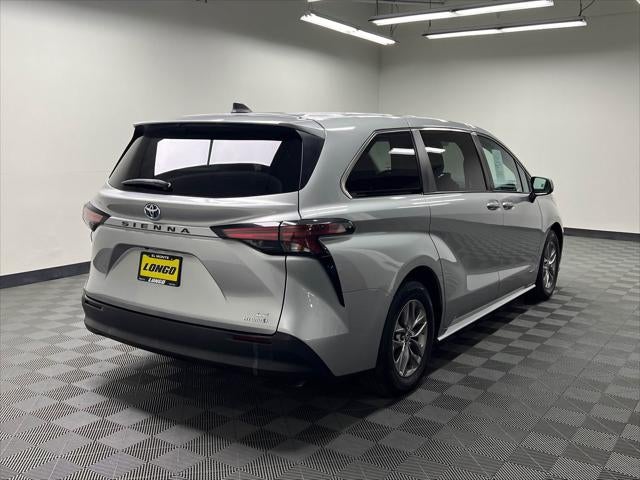 2021 Toyota Sienna LE 8 Passenger